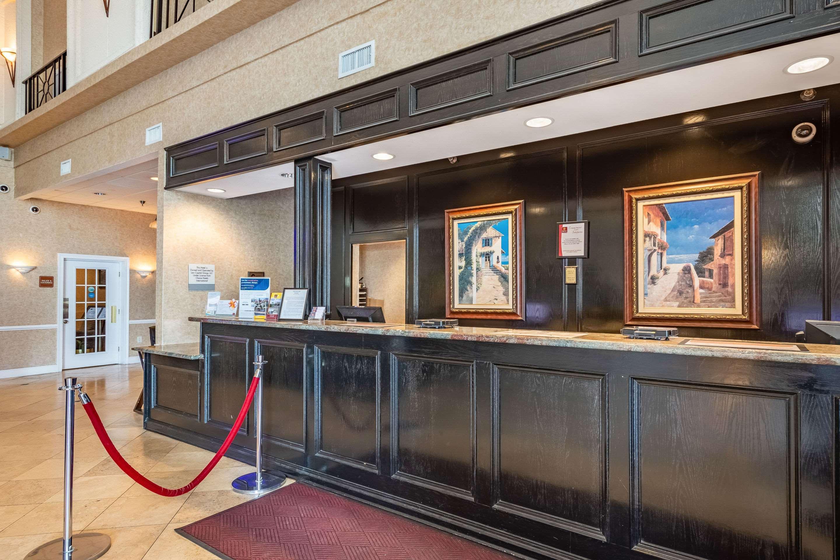Clarion Inn & Suites Central Clearwater Beach Bagian luar foto