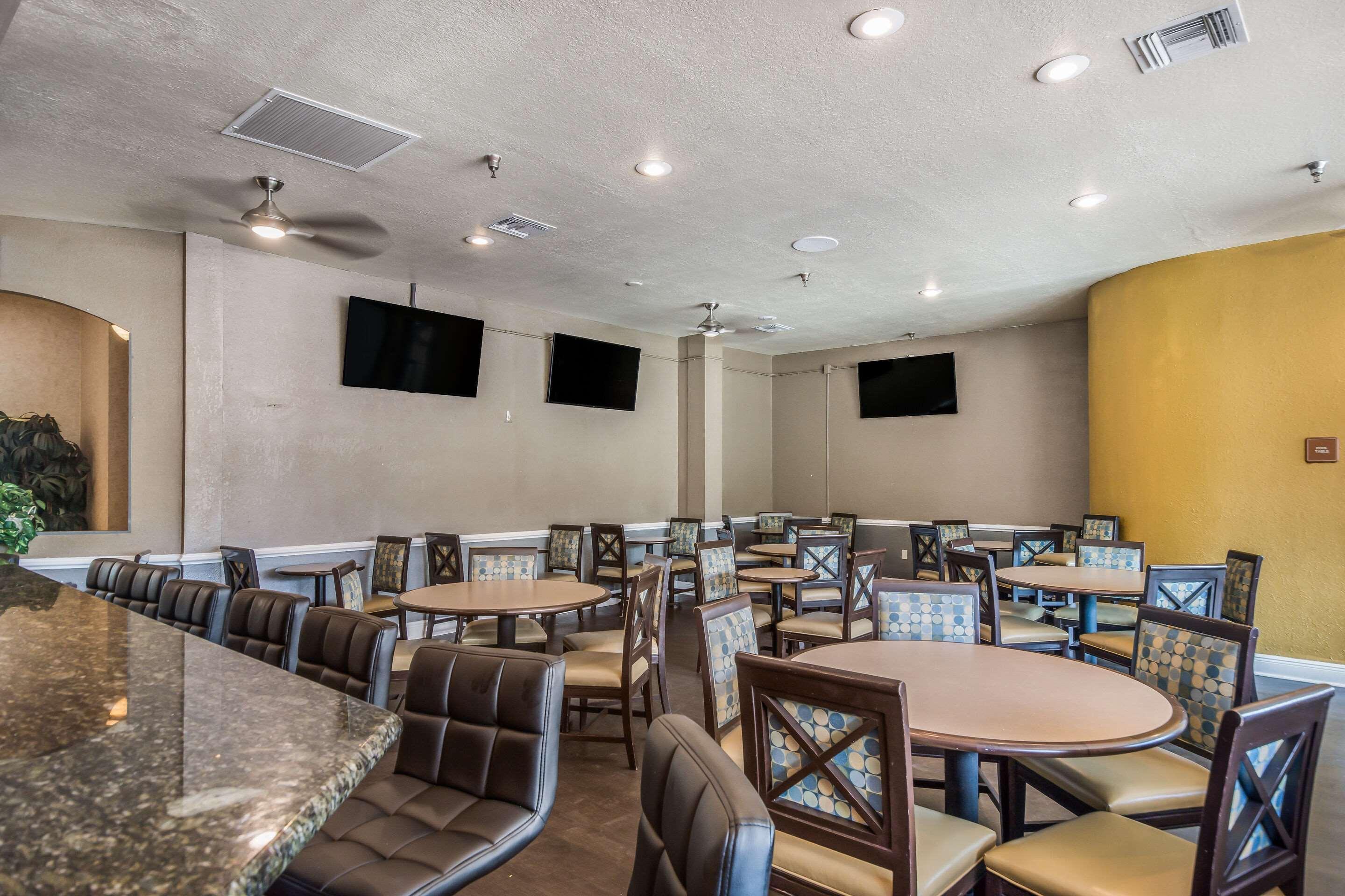 Clarion Inn & Suites Central Clearwater Beach Bagian luar foto