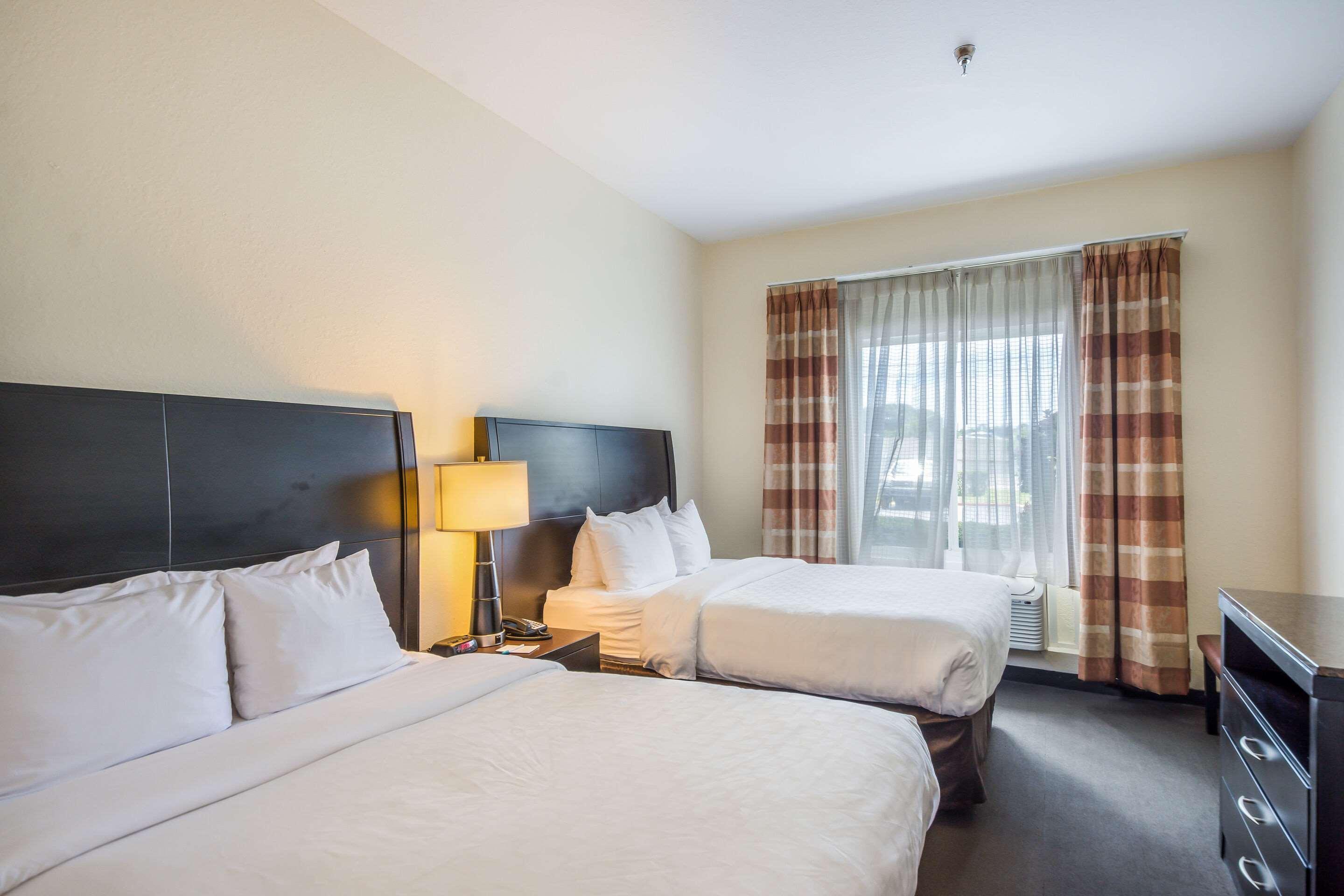 Clarion Inn & Suites Central Clearwater Beach Bagian luar foto