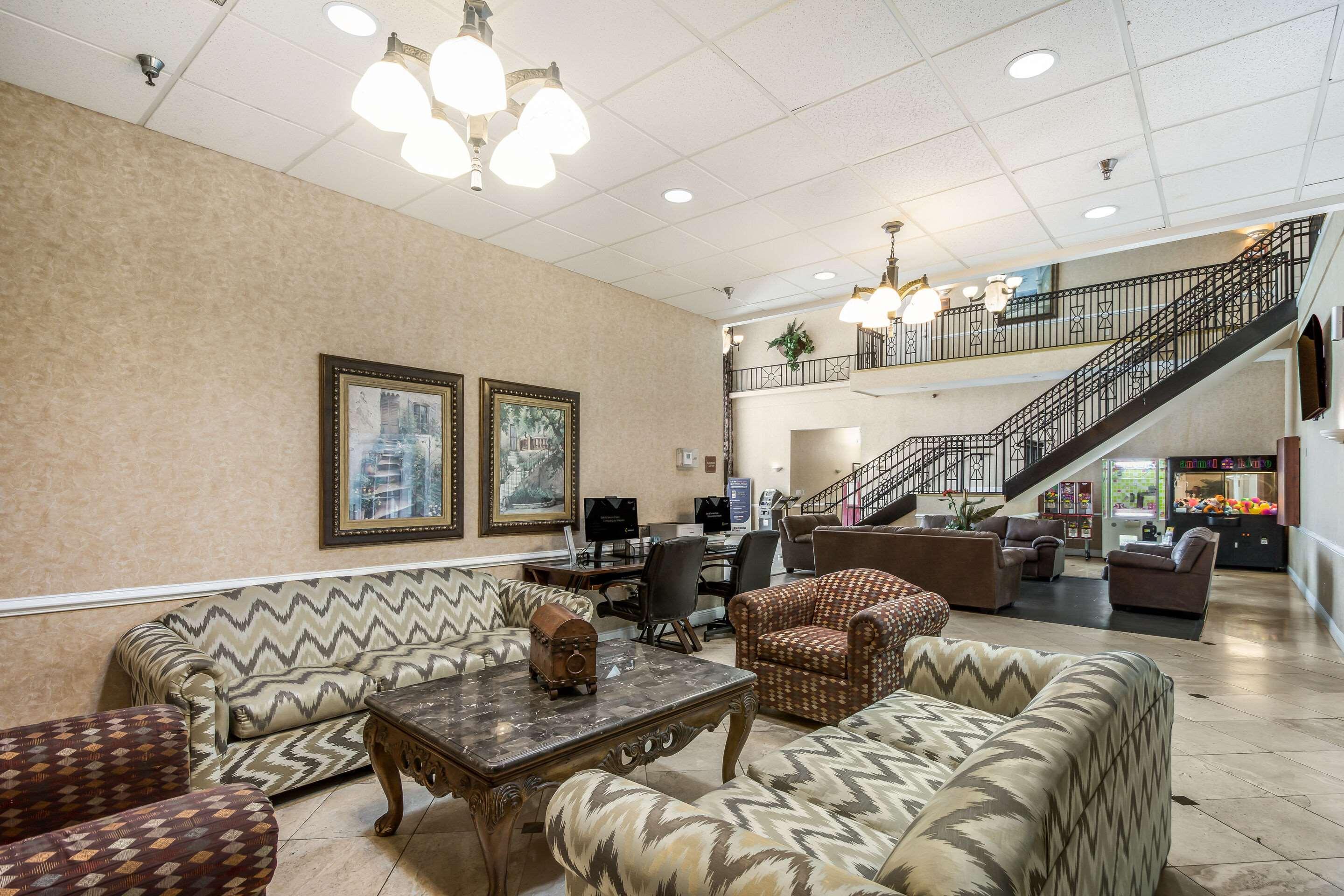 Clarion Inn & Suites Central Clearwater Beach Bagian luar foto